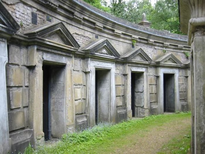 This Haunted Cemetery Has Become Legendary (9 pics)
