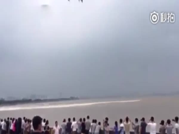 The Moment Spectators Got Hit And Swallowed By The Strong Tidal Bore Of Qiantang River In East China
