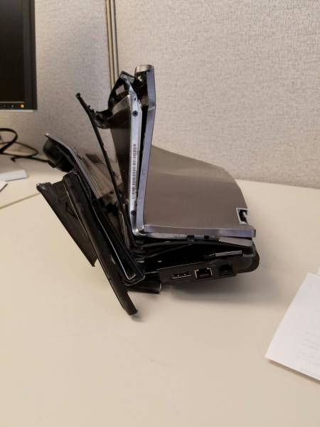 People Who Somehow Managed To Completely Wreck Their Electronics (46 pics)