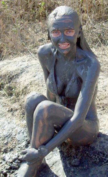 These Hot Babes Covered In Dirt Will Keep You Amused For A While (64 pics)