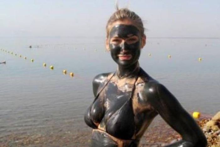 These Hot Babes Covered In Dirt Will Keep You Amused For A While (64 pics)
