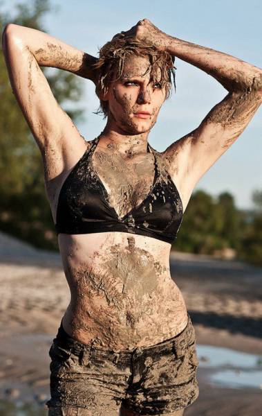 These Hot Babes Covered In Dirt Will Keep You Amused For A While (64 pics)