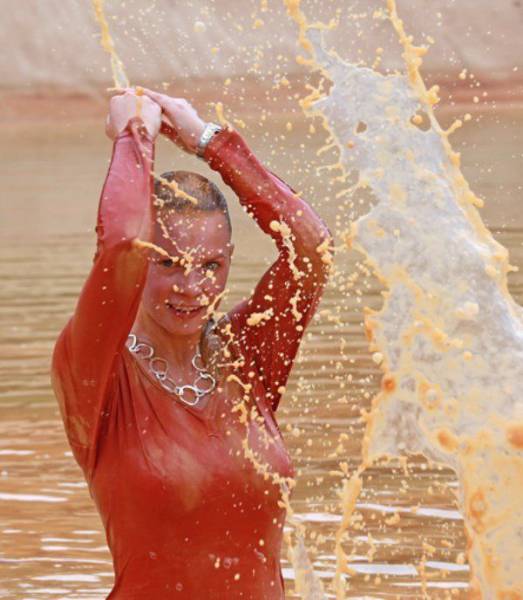 These Hot Babes Covered In Dirt Will Keep You Amused For A While (64 pics)
