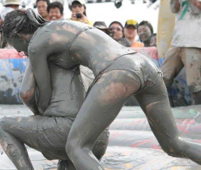 These Hot Babes Covered In Dirt Will Keep You Amused For A While (64 pics)