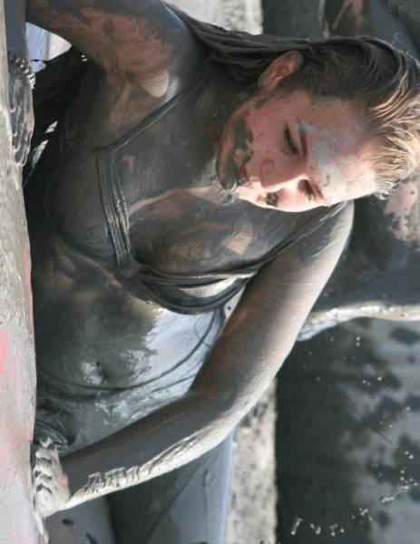 These Hot Babes Covered In Dirt Will Keep You Amused For A While (64 pics)