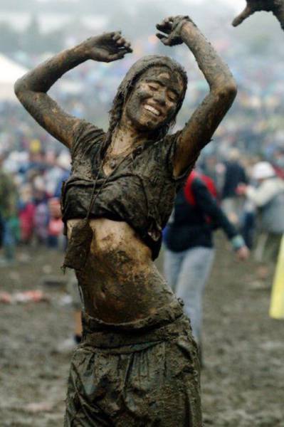 These Hot Babes Covered In Dirt Will Keep You Amused For A While (64 pics)