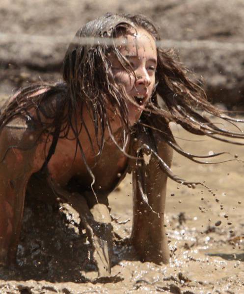 These Hot Babes Covered In Dirt Will Keep You Amused For A While (64 pics)