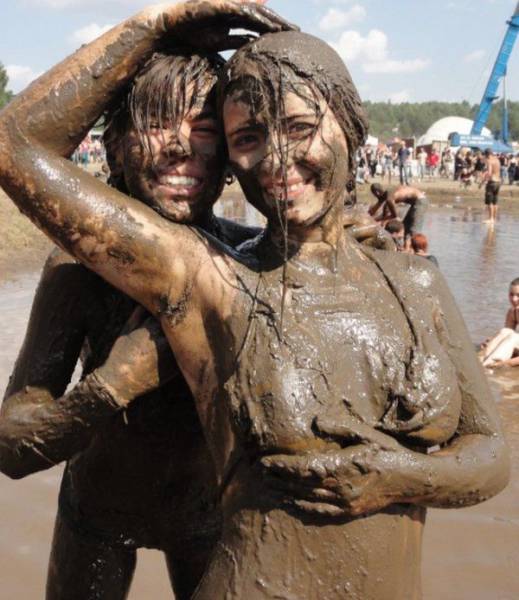 These Hot Babes Covered In Dirt Will Keep You Amused For A While (64 pics)
