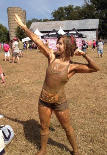 These Hot Babes Covered In Dirt Will Keep You Amused For A While (64 pics)