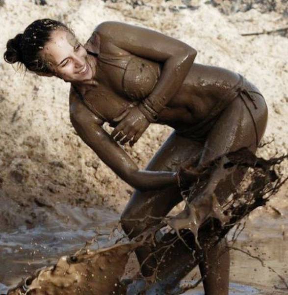 These Hot Babes Covered In Dirt Will Keep You Amused For A While (64 pics)
