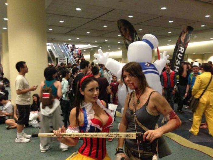 Gorgeous Cosplayers Love To Hold The Nerd Cane (39 pics)