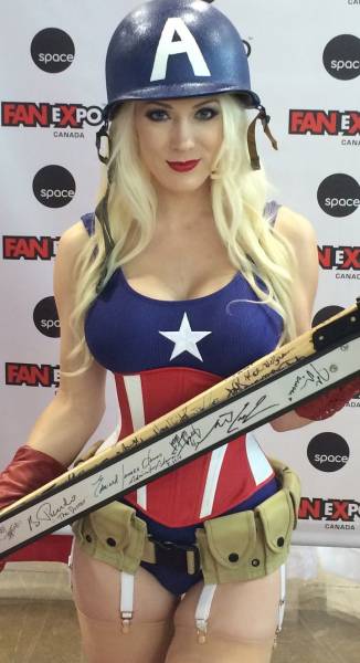 Gorgeous Cosplayers Love To Hold The Nerd Cane (39 pics)