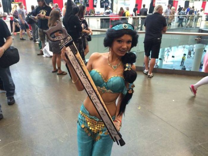 Gorgeous Cosplayers Love To Hold The Nerd Cane (39 pics)