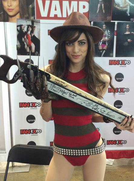 Gorgeous Cosplayers Love To Hold The Nerd Cane (39 pics)