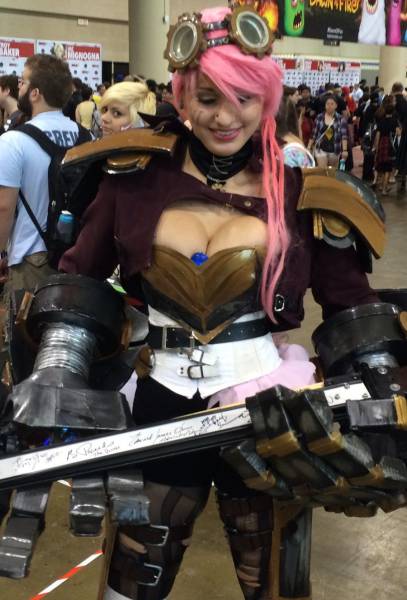 Gorgeous Cosplayers Love To Hold The Nerd Cane (39 pics)