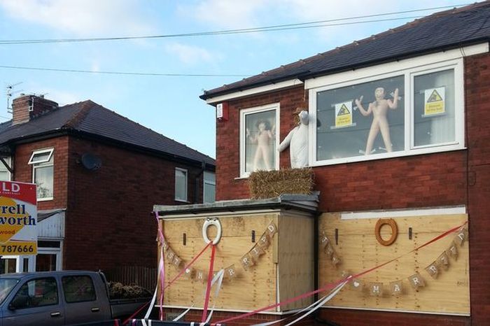 Couple Returns Home From Honeymoon To Find Their House Trashed (4 pics)