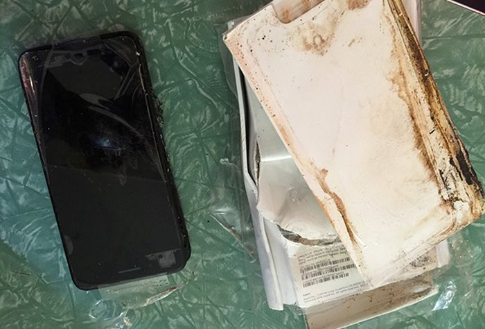 iPhone 7 Explodes In The Box Upon Delivery (4 pics)