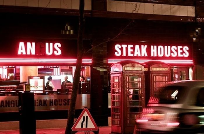 The Most Awkward Neon Sign Fails Ever (29 pics)