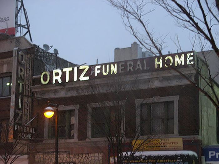 The Most Awkward Neon Sign Fails Ever (29 pics)