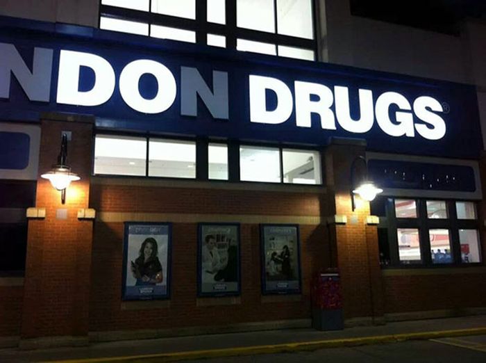 The Most Awkward Neon Sign Fails Ever (29 pics)