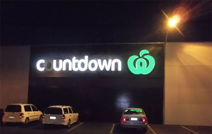 The Most Awkward Neon Sign Fails Ever (29 pics)