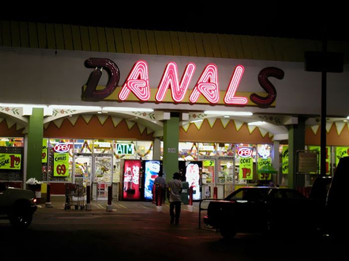 The Most Awkward Neon Sign Fails Ever (29 pics)