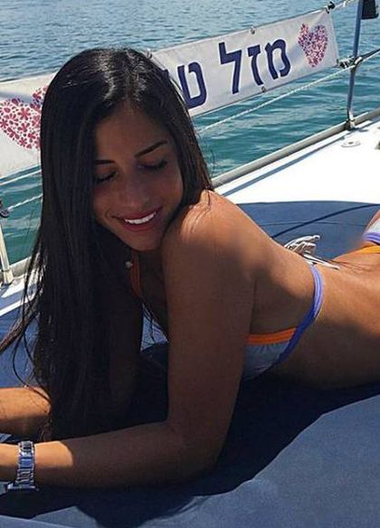 These Pretty Girls With Pretty Butts Are A Treat For The Eyes (58 pics)