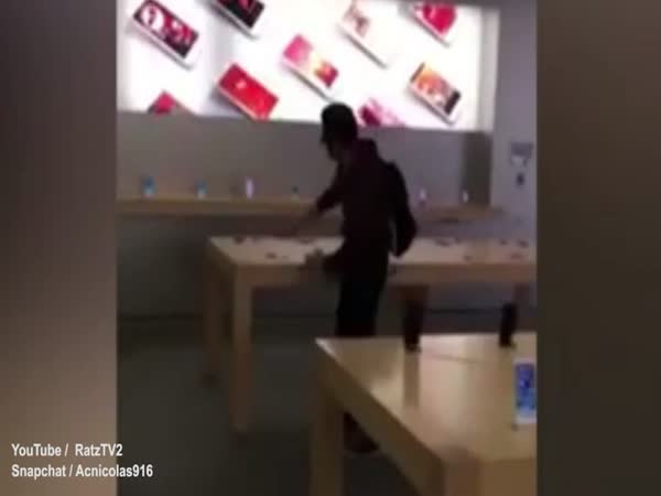 Man Walks Into Apple Store And Calmly Smashes Every IPhone In Sight