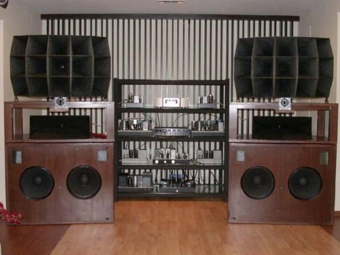 Audiophiles And Their Crazy Collections (18 pics)