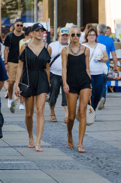 Beautiful And Sexy Babes Spotted In The Street (42 pics)