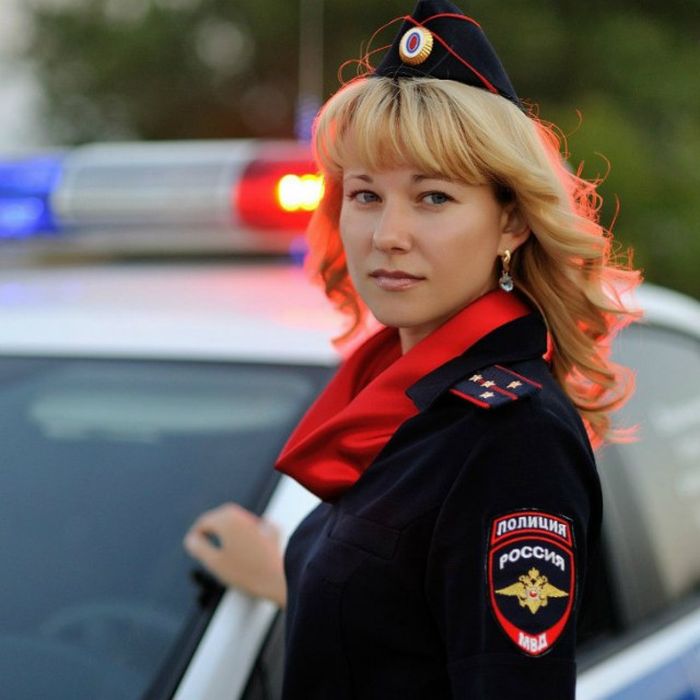 Beautiful Police Officers From All Around The World (25pics)