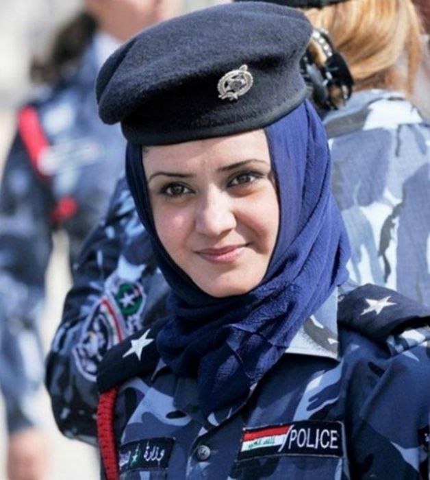 Beautiful Police Officers From All Around The World (25 pics)