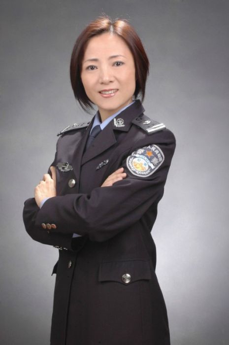 Beautiful Police Officers From All Around The World (25 pics)