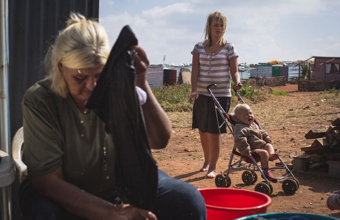 An On The Ground Look At The White Ghettos Of South Africa (25 pics)