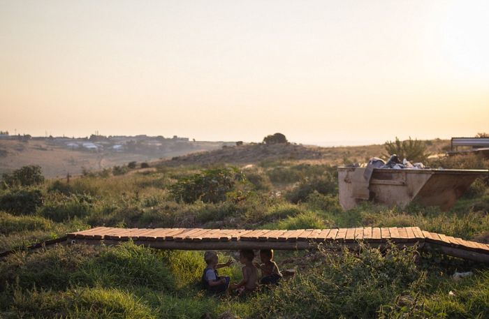 An On The Ground Look At The White Ghettos Of South Africa (25 pics)