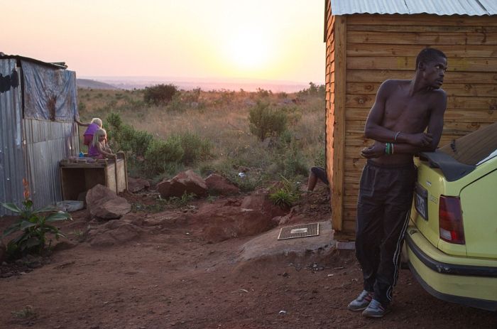 An On The Ground Look At The White Ghettos Of South Africa (25 pics)