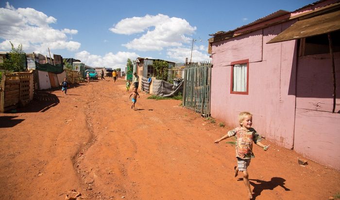 An On The Ground Look At The White Ghettos Of South Africa (25 pics)