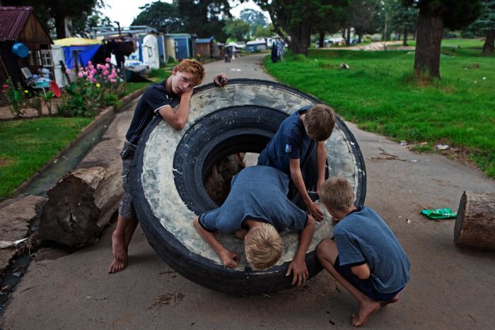 An On The Ground Look At The White Ghettos Of South Africa (25 pics)