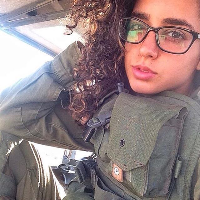 Meet The Gorgeous Women Of The Israel Defense Forces (47 pics)