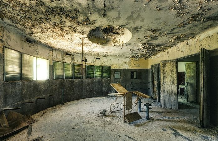 Spooky Images Of Europe's Abandoned Hospitals That Will Creep You Out (23 pics)