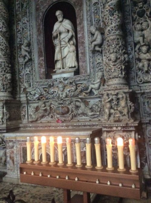Church Candles Get Replaced By Candle Lamps (2 pics)