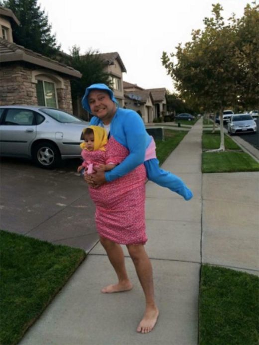Parents Who Found Clever Ways To Make Their Baby Part Of Their Halloween Costume (16 pics)