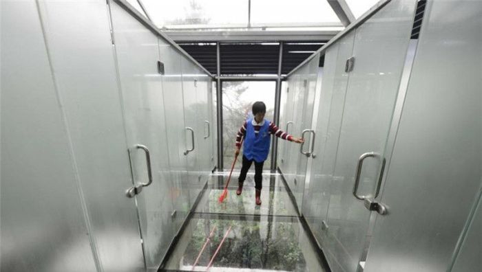 This Bathroom In A Chinese Park Has Translucent Walls (9 pics)