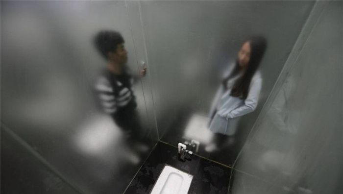 This Bathroom In A Chinese Park Has Translucent Walls (9 pics)