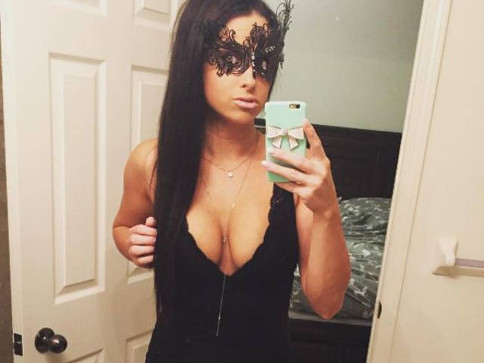Facts About Halloween And Hot Girls That Will Keep You Busy For A While (24 pics)