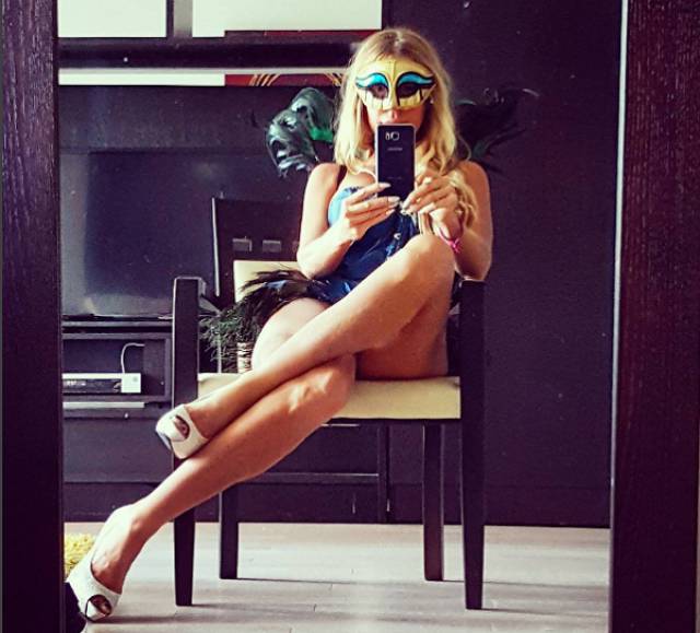 Facts About Halloween And Hot Girls That Will Keep You Busy For A While (24 pics)