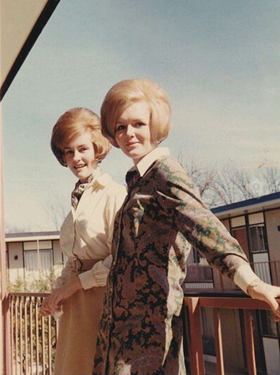 Women Used To Wear Some Crazy Hairstyles In The 1960s (17 pics)