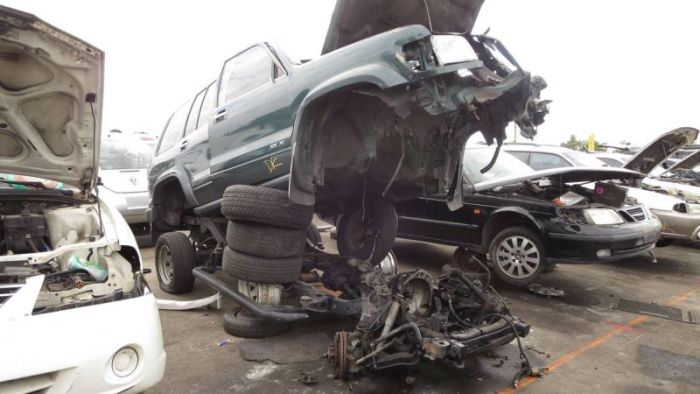 Whoever Did This Definitely Deserves A Darwin Award (8 pics)