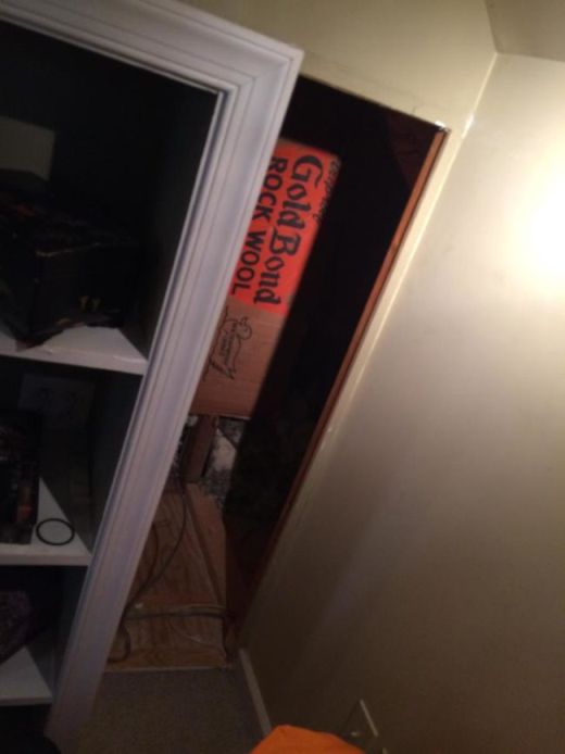 This Person Found A Creepy Hidden Room Inside Their Bathroom (4 pics)