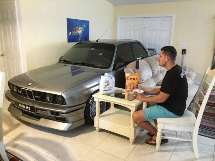 Auto Mechanic Shares A Nice Dinner With His BMW (5 pics)